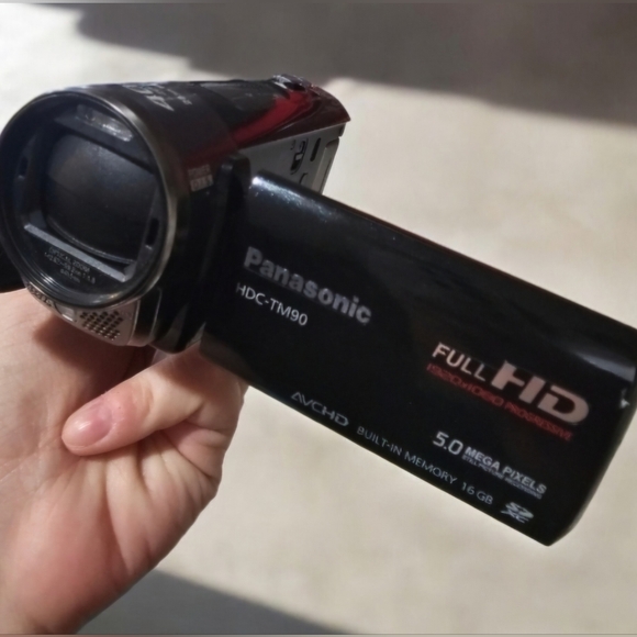 SoldPanasonic HDC-TM90 (16 GB) HD Camcorder With Original Charger Batt Excellent - Picture 8 of 16